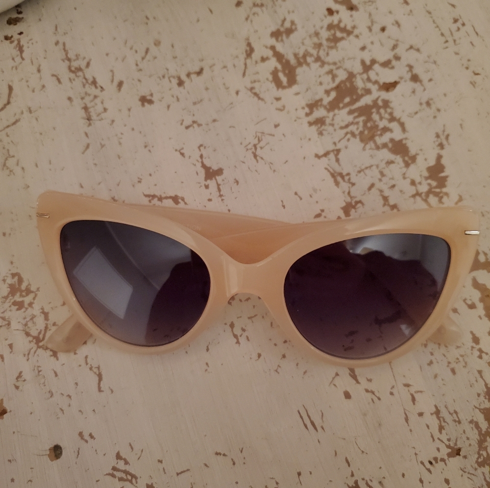 NWT Cat Eye Pink Pin Up Retro Sunglasses